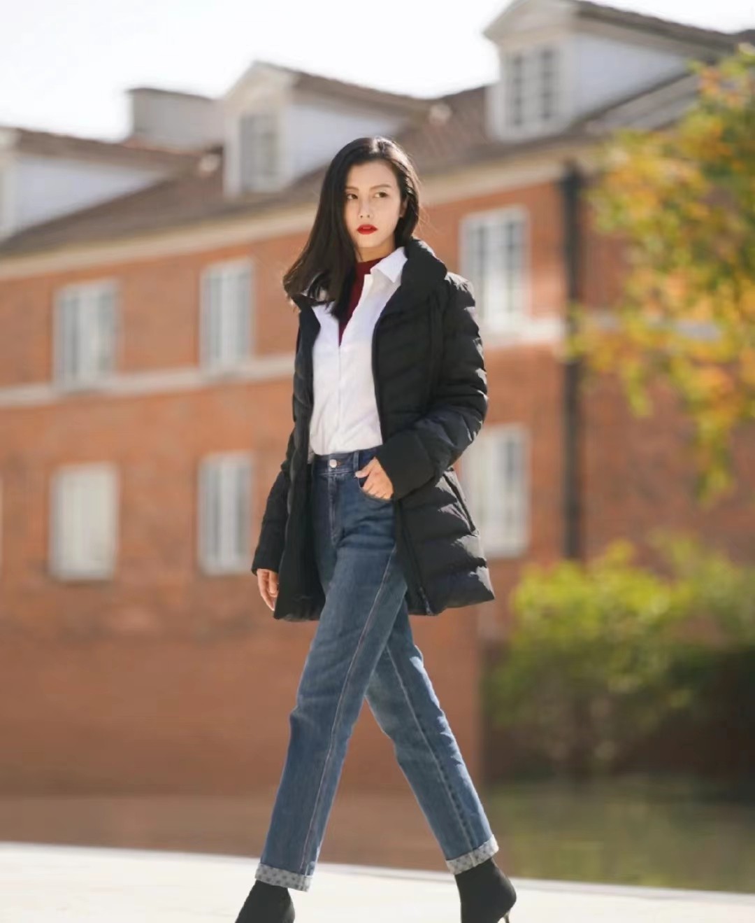 羽绒服毛衣内搭什么好穿,羽绒服敞开穿露出内搭更显层次感