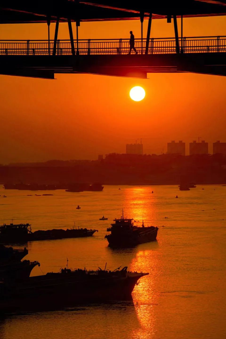 回到小县城朝九晚五,回到朝九晚五的心情说说