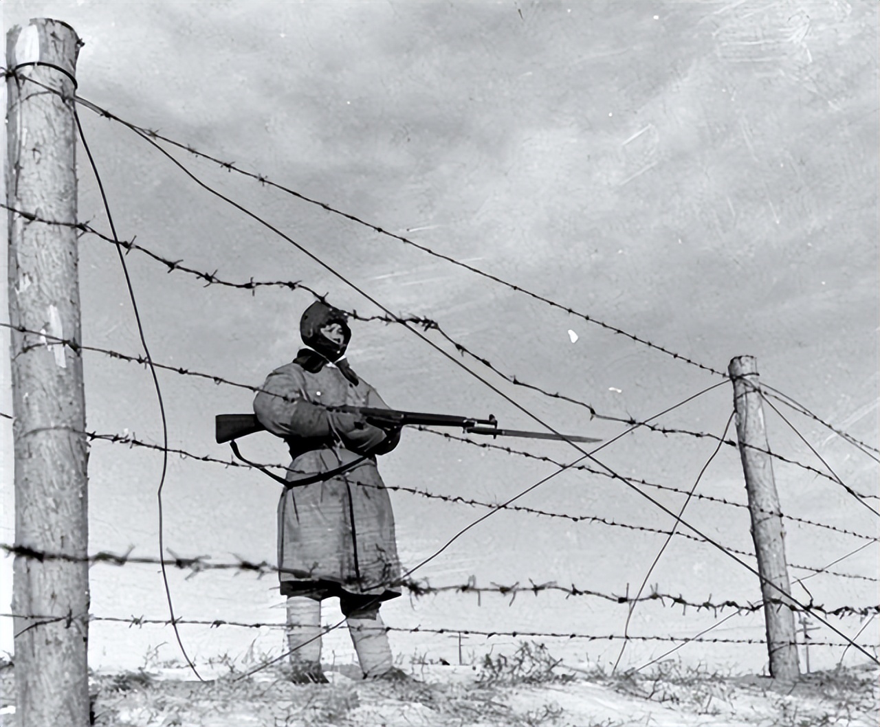 国军少校被俘后送去改造，高声大喊：我是902，获得*云陈**亲自接见