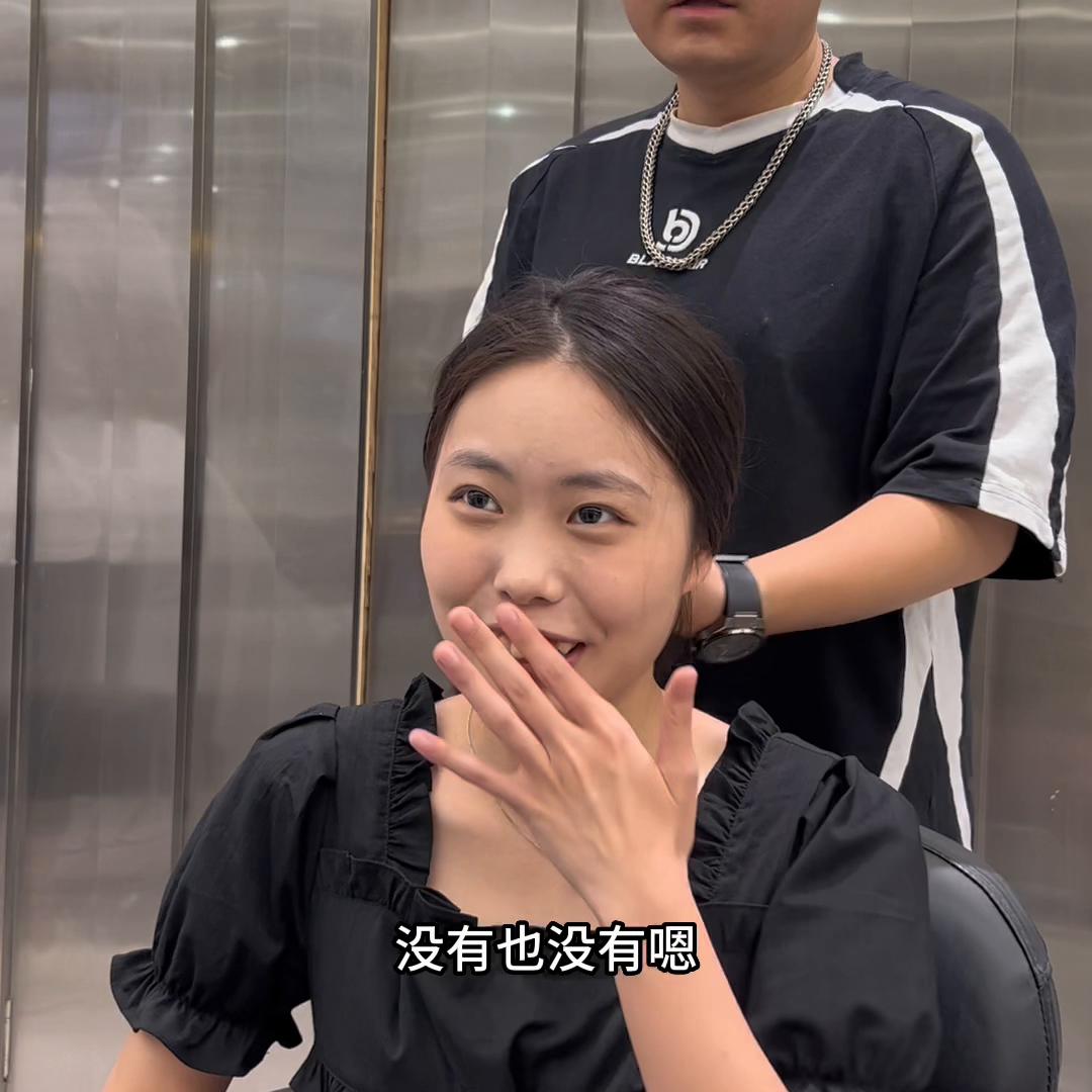 短发刘海怎么剪发量少点,厚重的八字刘海怎么剪蓬松