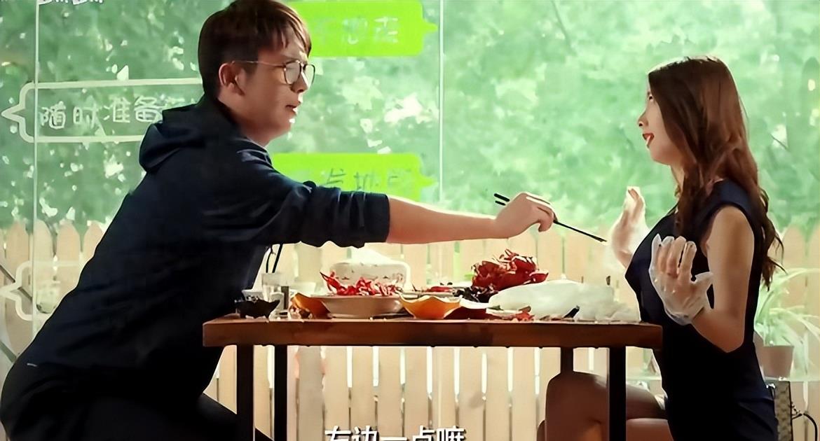 手撕*袜丝**，筷子夹胸，辣眼睛场景难忍受