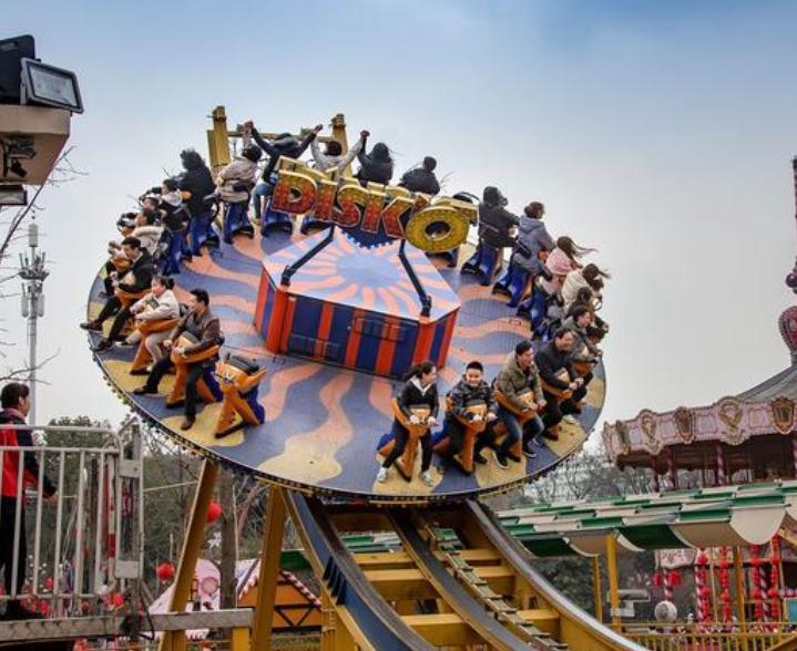 印度美女来中国旅游，第3天回国，心里纳闷：中国的钱很好赚？