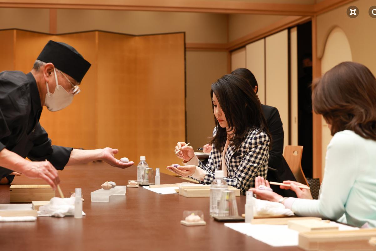 金建希与岸田裕子,岸田裕子穿和服照片