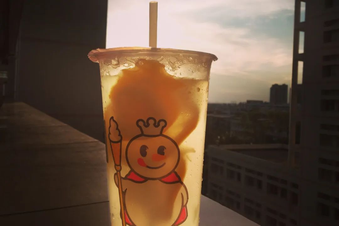 20多岁，我从来不避讳我喜欢钱这件事