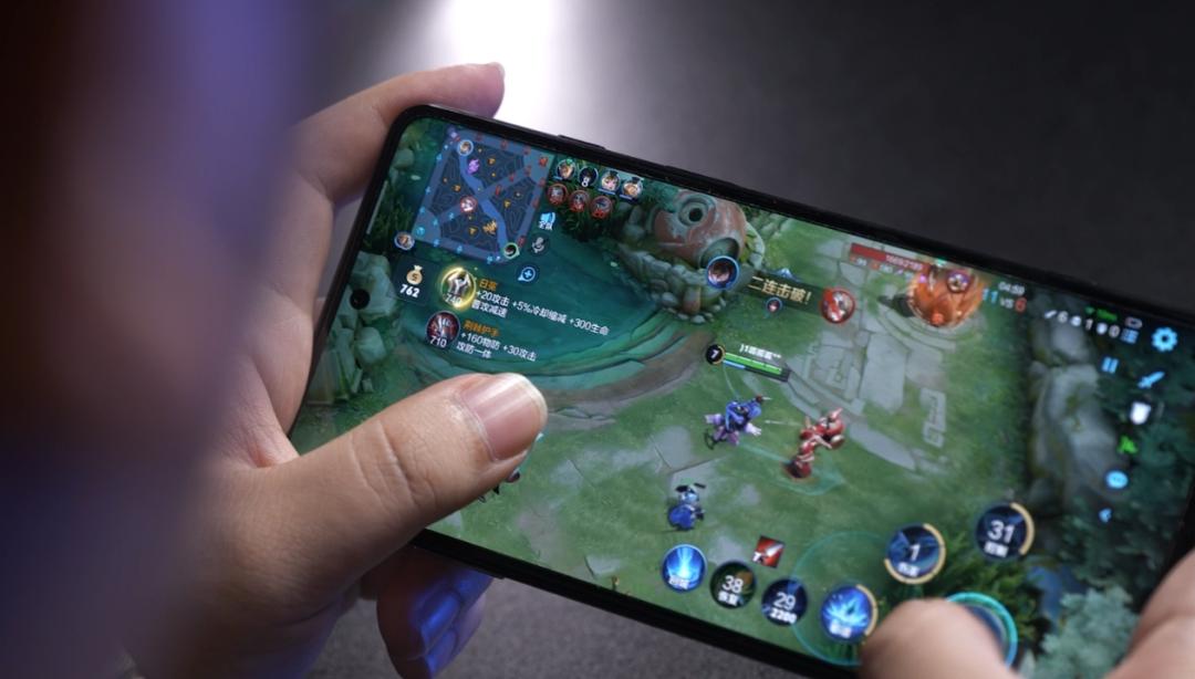 「实验室」全新评测，8款手机专业游戏测试对比，ROG杀疯了