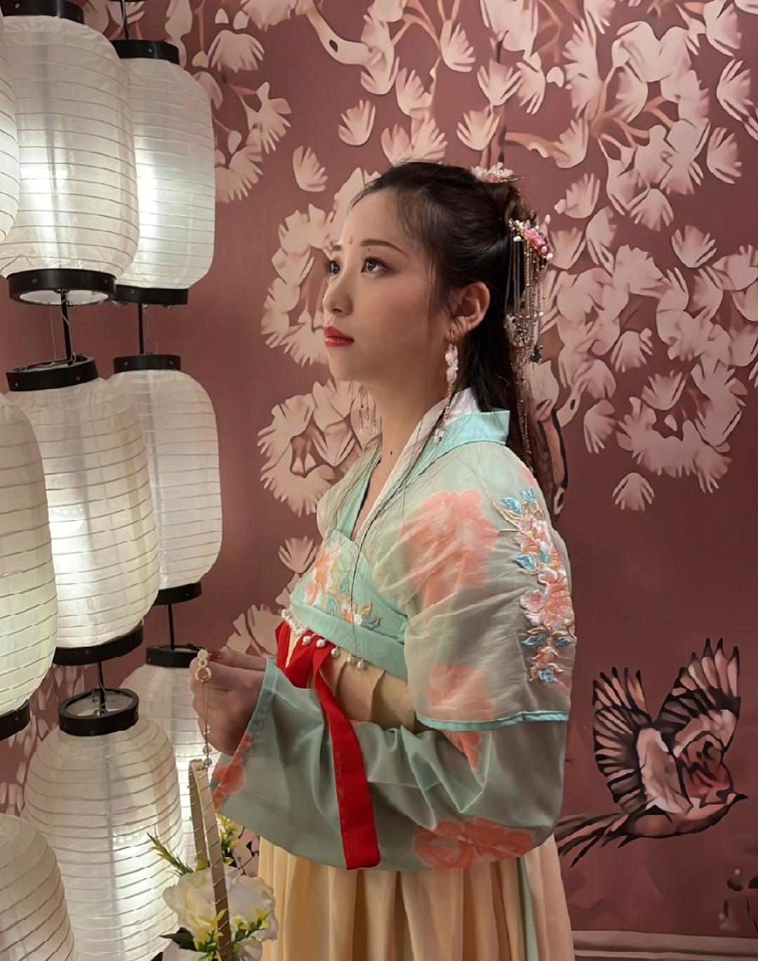 铁路人上班要全程录像,铁路人上下班穿搭差别