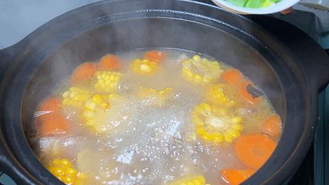 怎么熬玉米排骨汤才鲜美,排骨汤玉米汤怎么才能有味道