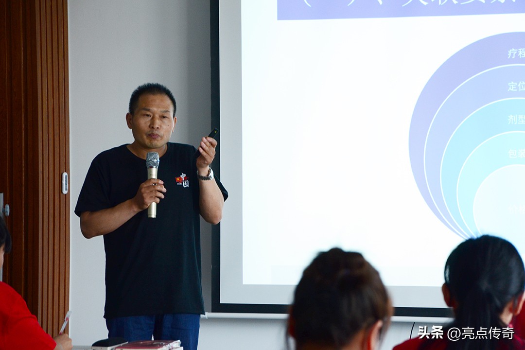 流金铄石火热八月—河南亮点集团2022年新入职人员集训会圆满成功