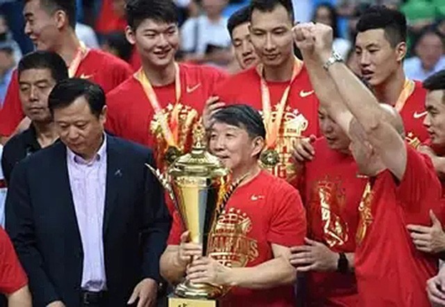 篮协主席宫鲁鸣,中国篮协会副主席宫鲁鸣