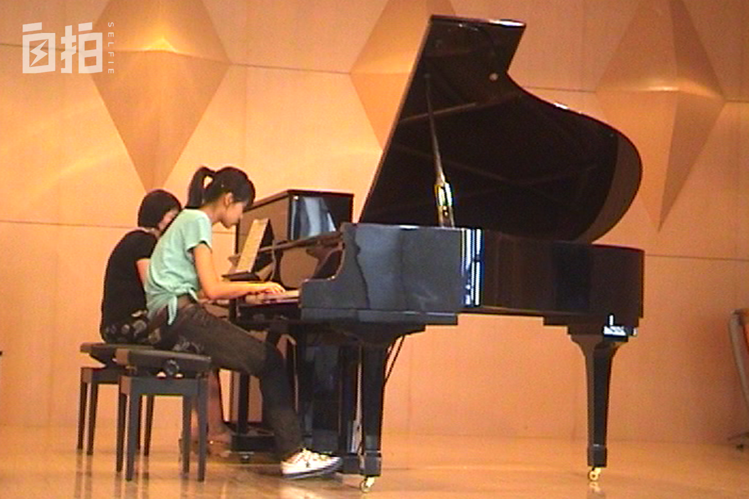 我，美国名校毕业，辞去白领工作，靠当群演养活自己