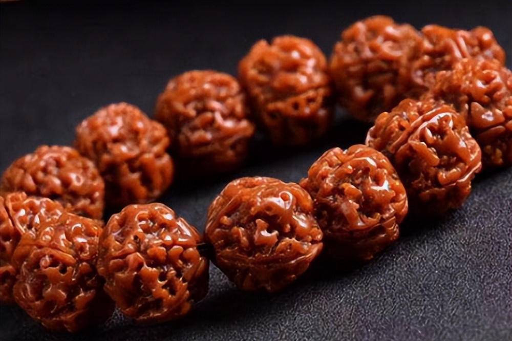 男生戴手串说明有女朋友吗,一个男人戴了手串还会有结果吗