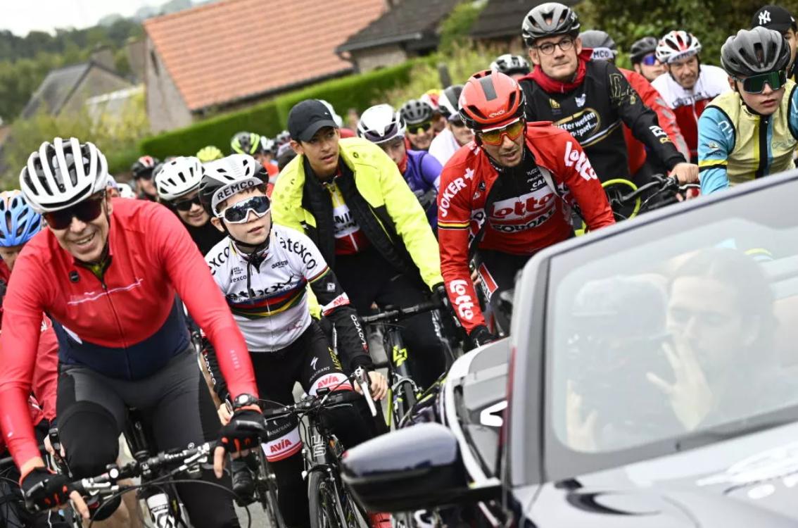 埃菲内普尔参加巴黎奥运会,埃菲内普尔白衫