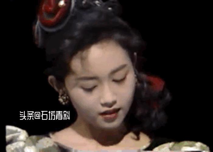 偶像四天后中的浅香唯,艺名曾被公司收回,出写真重回大众视线