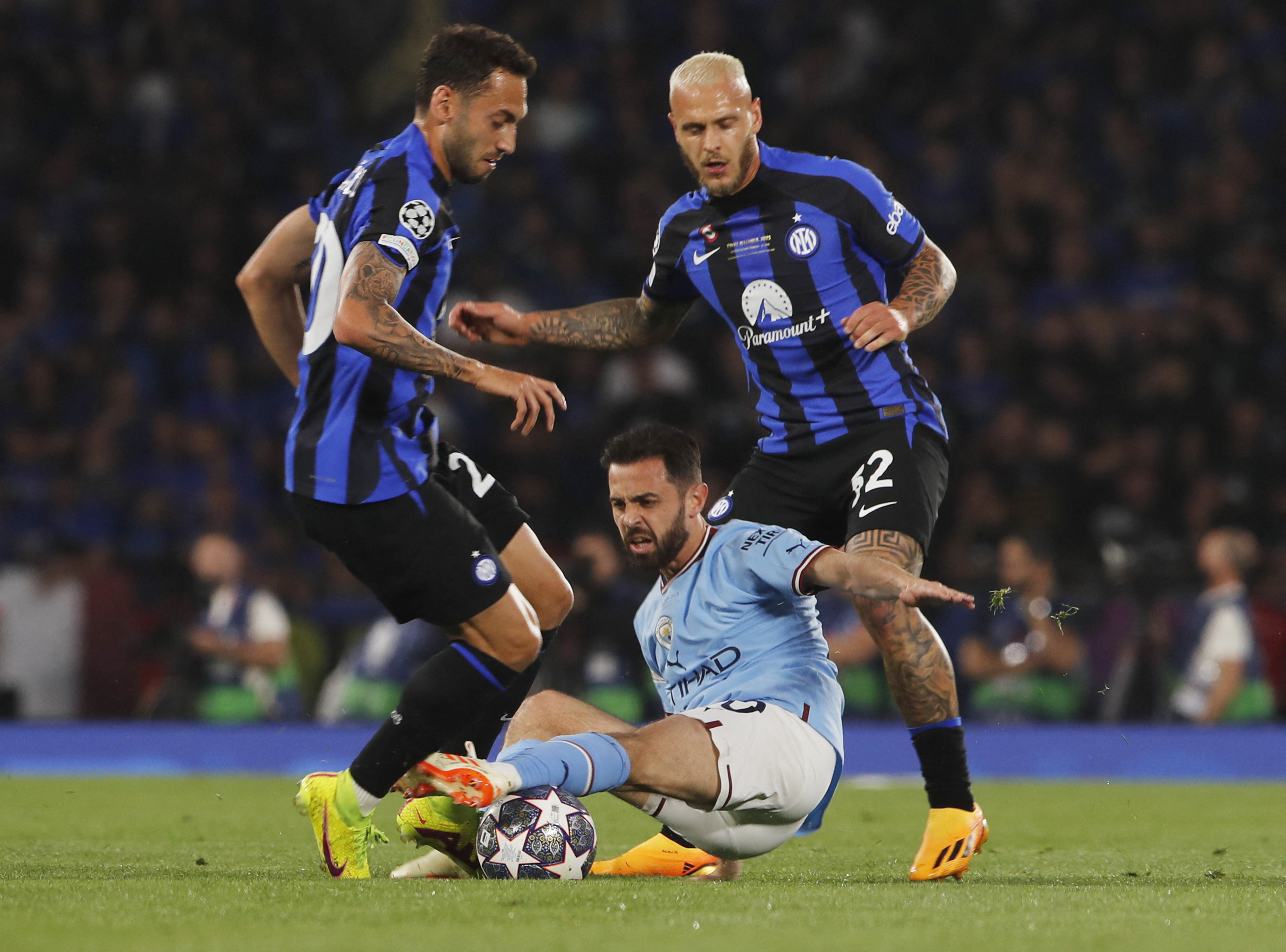 1-0夺冠，新王诞生！曼城狂欢：20天夺3冠，多人喜极而泣