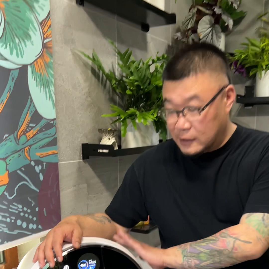 花臂大叔会送女人什么礼物？已婚男人太懂女人了，这个小型...