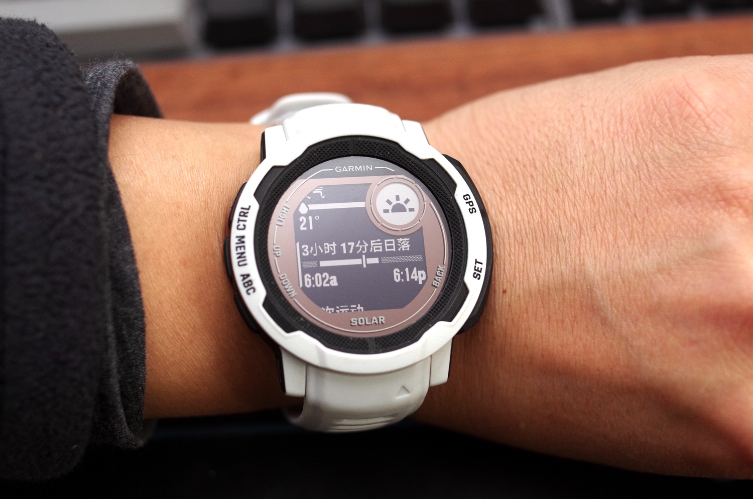 日常无需充电的太阳能智能运动手表：GARMIN本能Instinct2体验