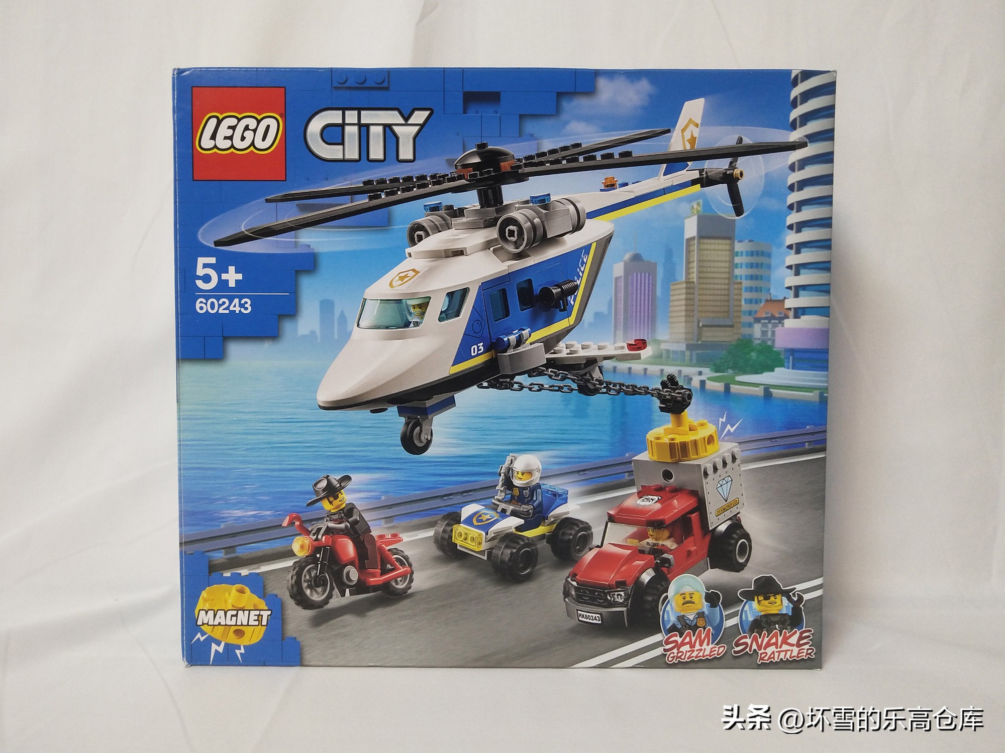 带磁铁的乐高,乐高60243警用直升机拼装视频
