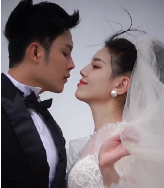 韩安冉4婚：老公亲脚做仰卧起坐，下跪岳母太积极，殷世航递婚戒