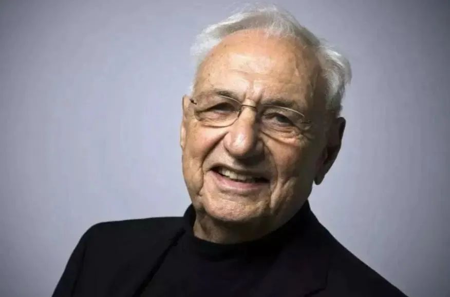 行走在路上的建筑设计师,站在自由之巅