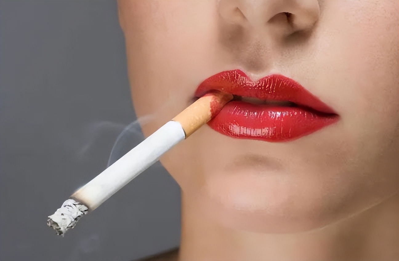 公布女性“糟蹋”乳房的行为，烟酒未上榜，劝告：能不做就不做