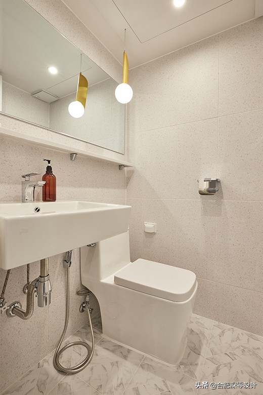 韩国夫妻坚持断舍离，客厅不要电视机设格子柜，124㎡更加清爽