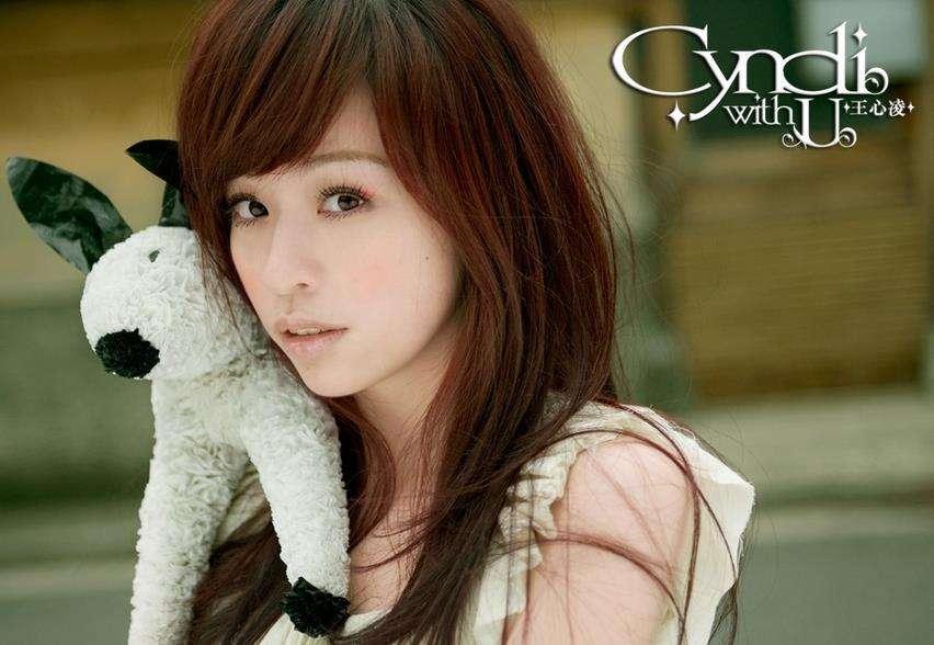 女子割双眼皮失败像瞪眼,女明星割双眼皮对比照