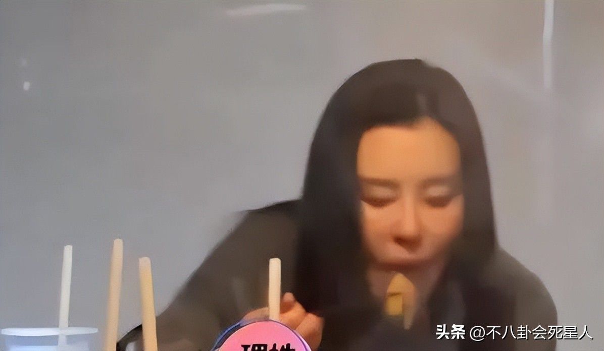 8位老牌明星晚年回归普通人生活,5位移居国外明星现状