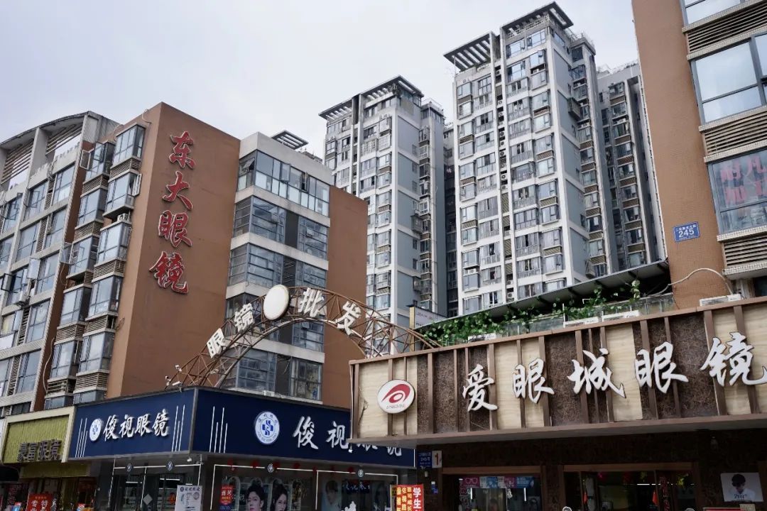 成都荷花池眼镜批发市场在哪,成都荷花池有眼镜卖吗