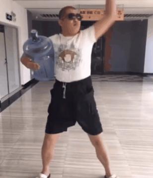 快手网红二驴开次直播能挣好多钱,快手网红二驴真实身份