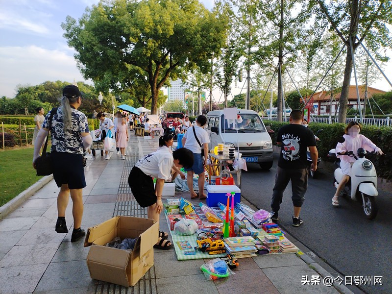 夜市地摊生意,鄂州市凤凰夜市