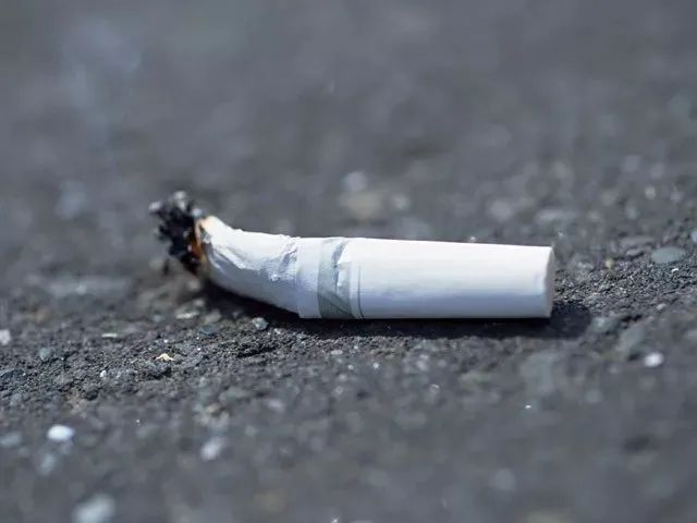 日本的公共吸烟区,日本禁止道路抽烟