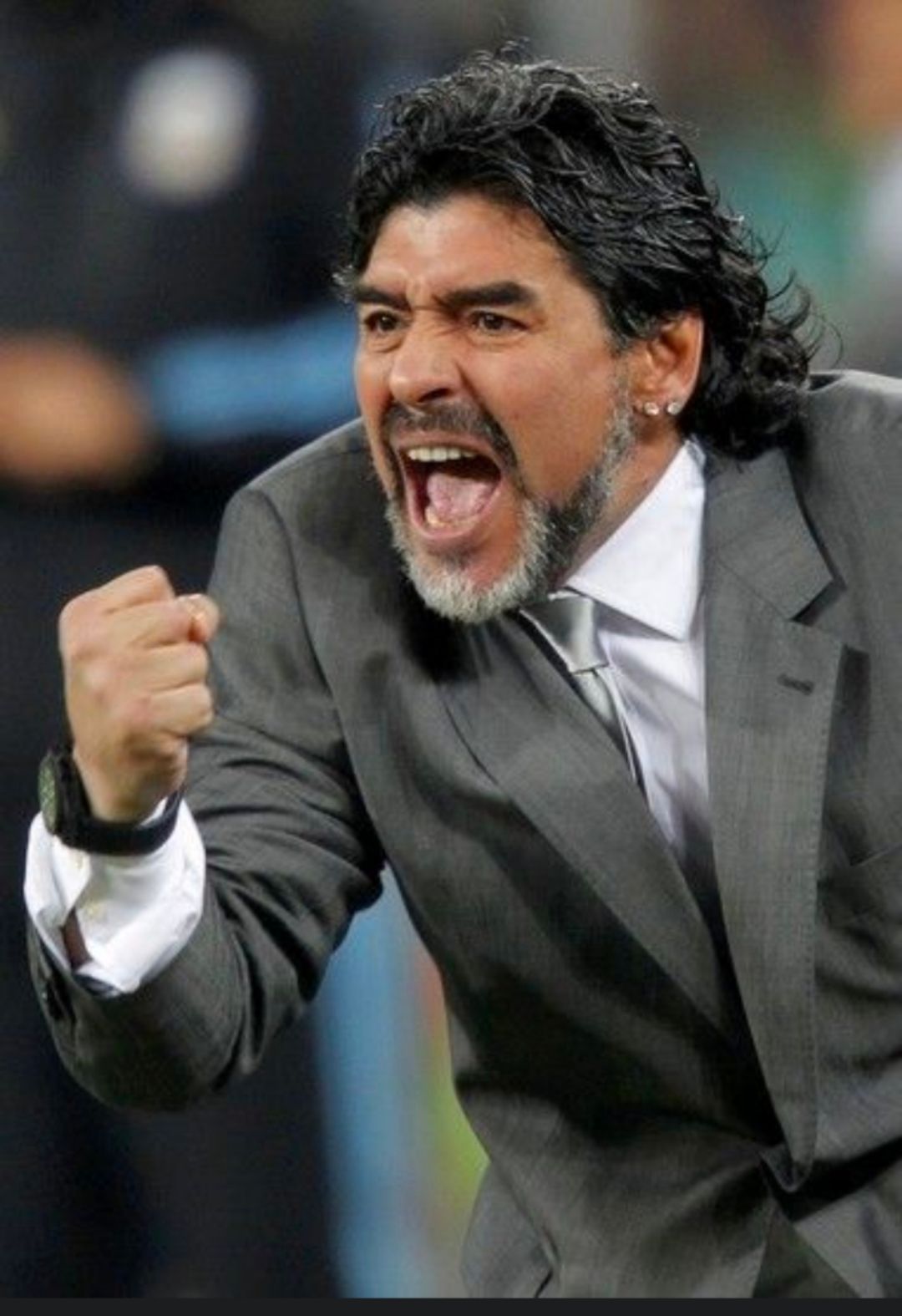 马拉多纳去世赛场悼念,马拉多纳有多少个女人