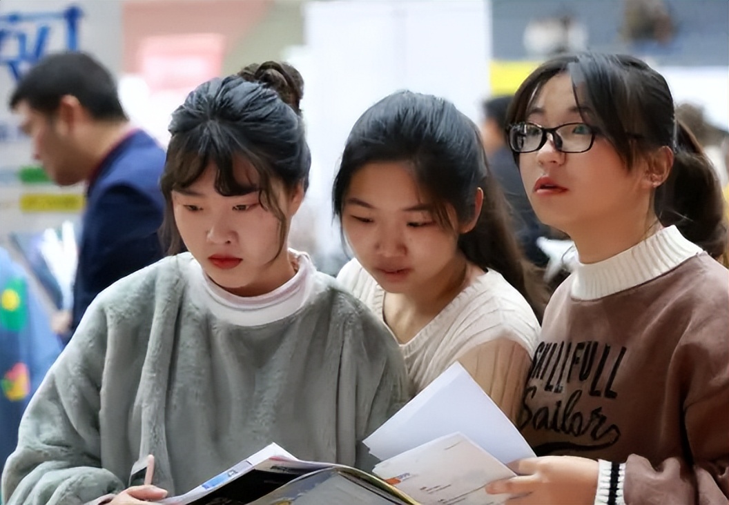 2022热门文科专业排名前十名,2022热门专业榜首临床医学