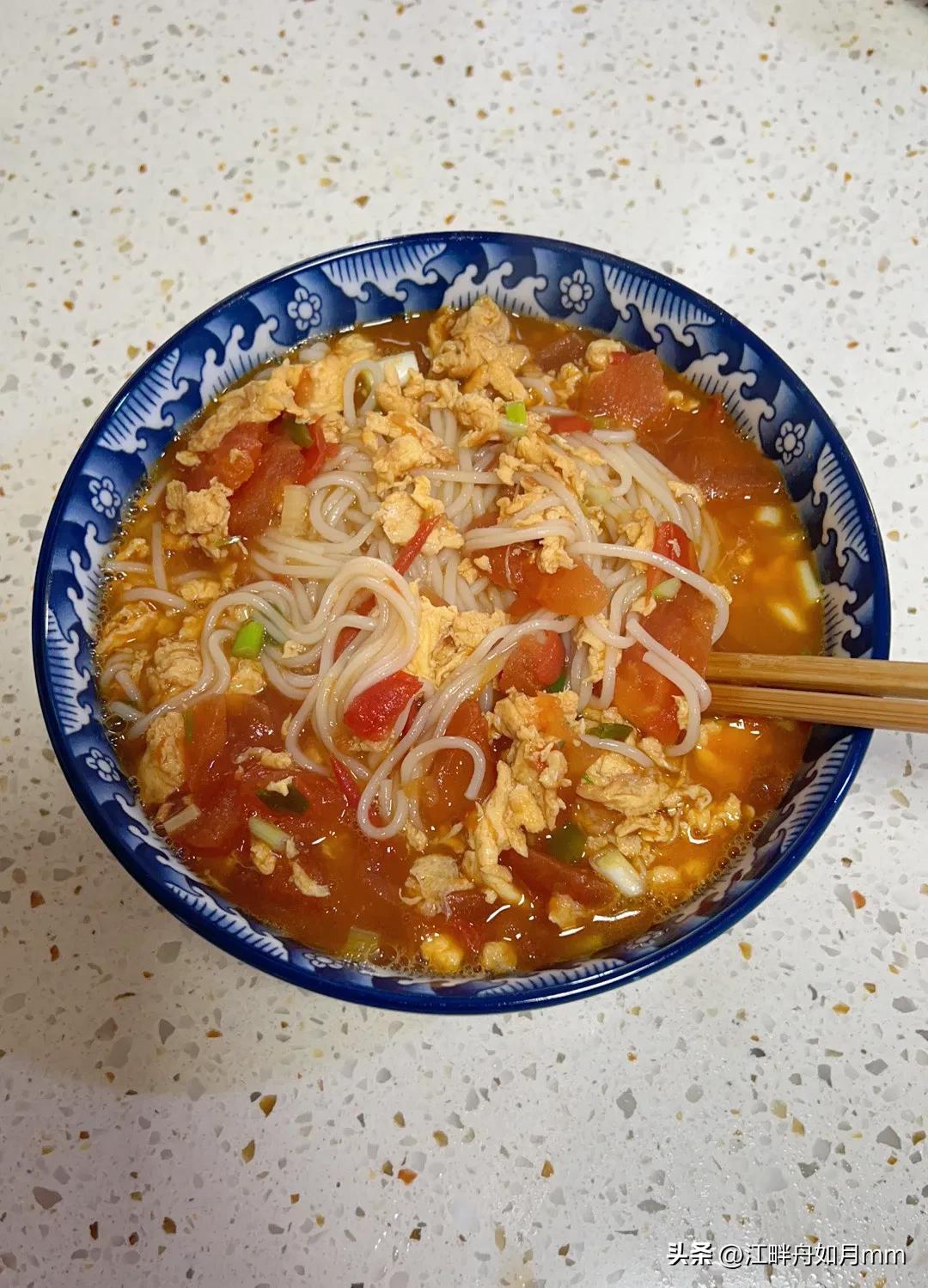 洗衣机洗衣服跑出来脏东西,洗衣机洗衣服流出有很多块状污垢