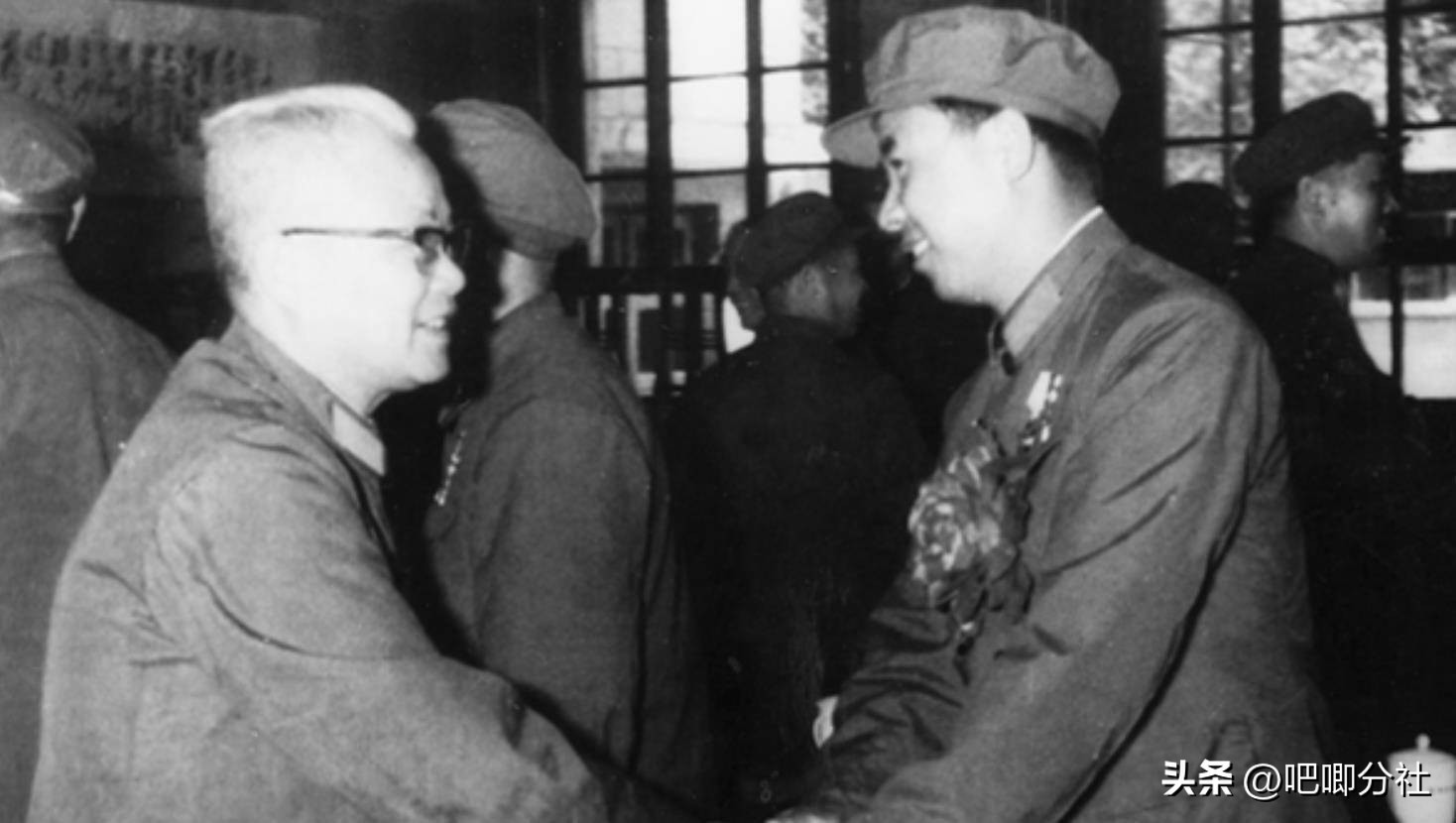 1960年，让他当大军区司令，是为平衡“山头”？是考虑到贺老总？