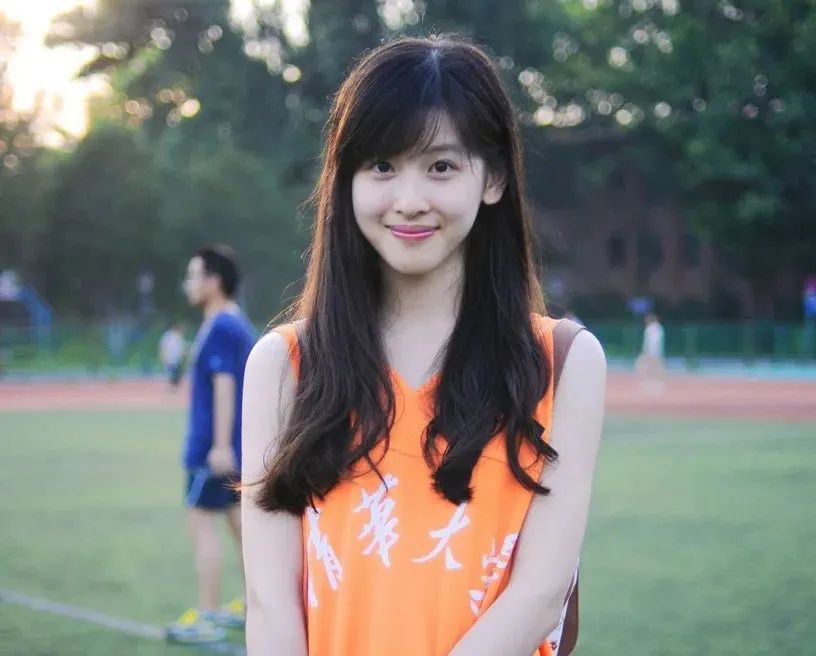 高调亮相戛纳，章泽天真没怀三胎？