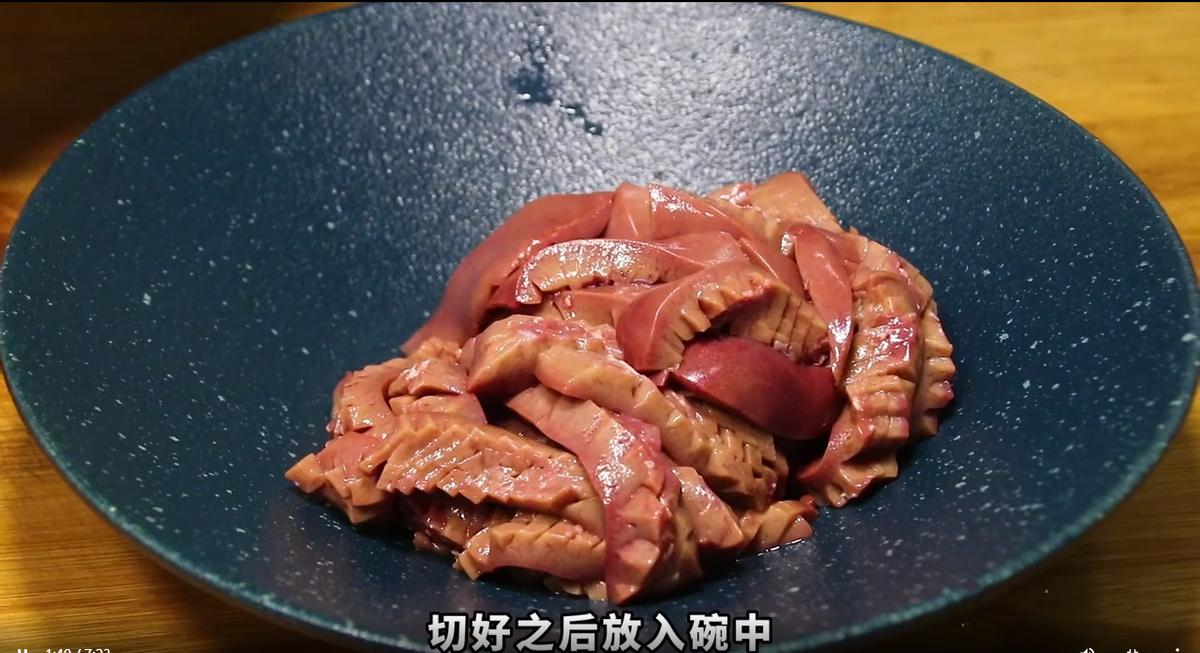 “爆炒腰花”过油还是焯水？教你正确做法，鲜香滑嫩，不臊不腥