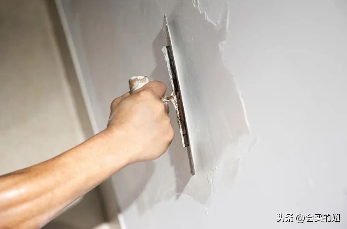 刮腻子怎么避免刷到玻璃上,刮腻子遇到坑怎么办