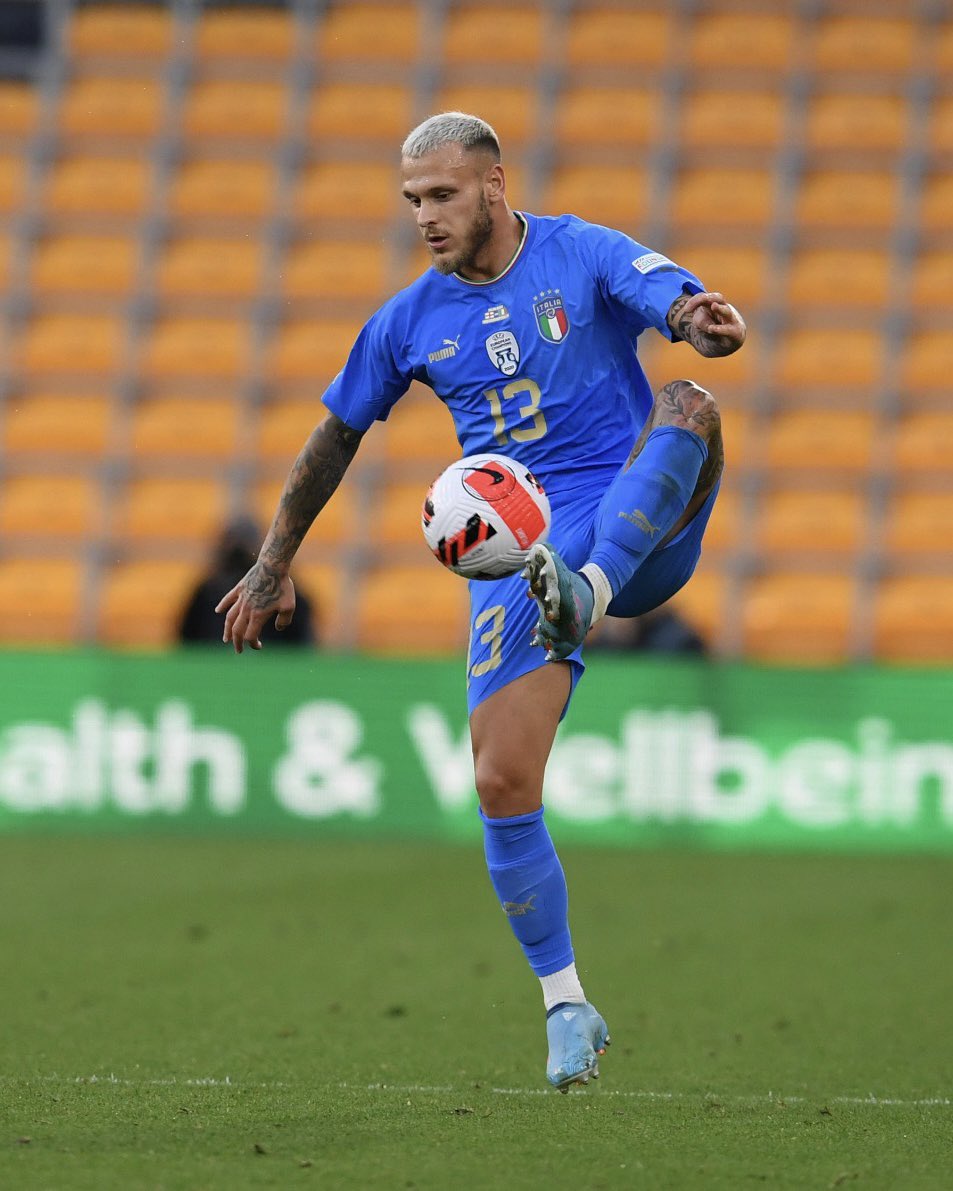 国米被裁判罚黄牌后爆发冲突,国米遭吐槽