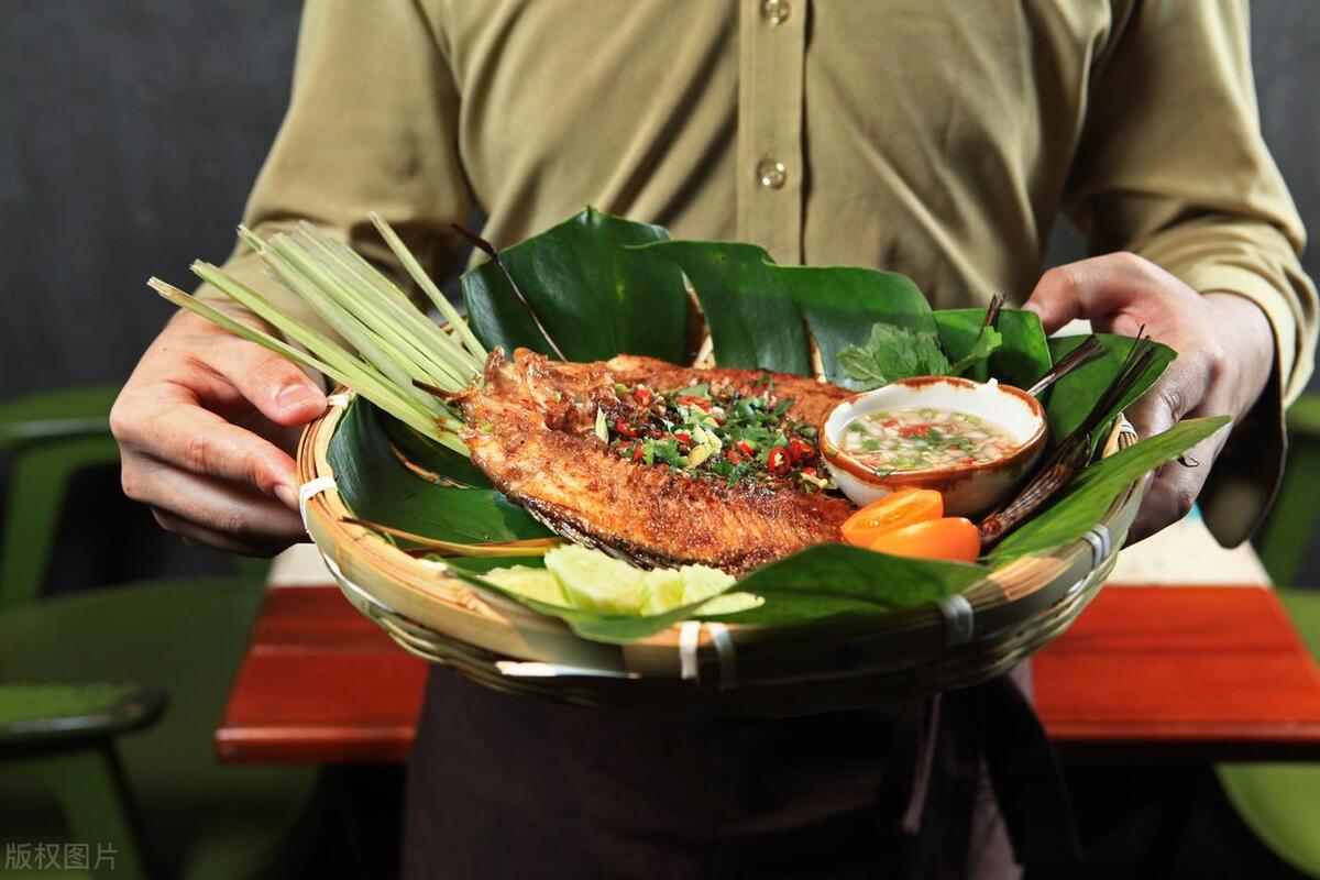 去云南旅游哪些美食值得推荐呢,去云南旅游当地有什么特色美食