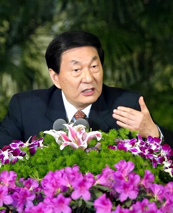 1998年，*镕基朱**反腐遭人质疑，江同志：*党**就是你的后盾