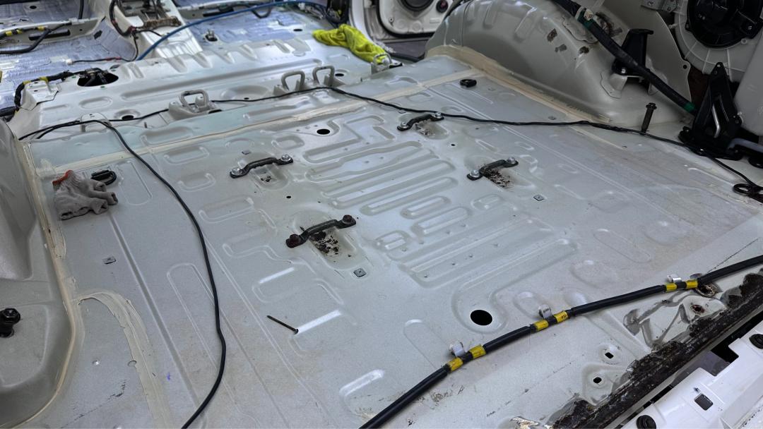 03年丰田霸道全车翻新多少钱,2004款丰田霸道拆车视频