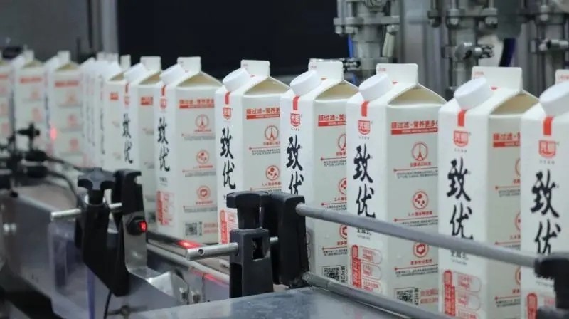 伊利和蒙牛奶业哪个排名第一,蒙牛乳业在中国乳制品行业中排名