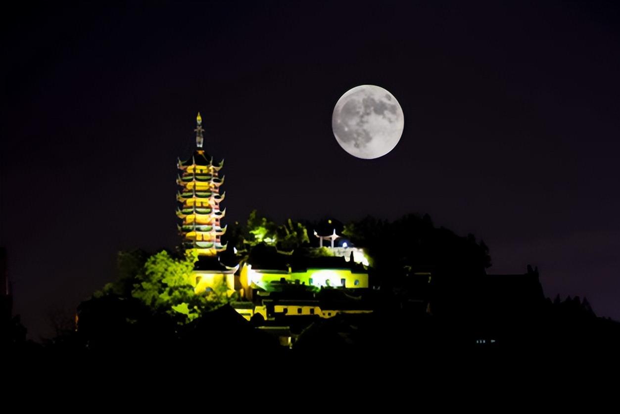 中秋共赏圆月的诗句,古今中外中秋咏月的古诗词有哪些