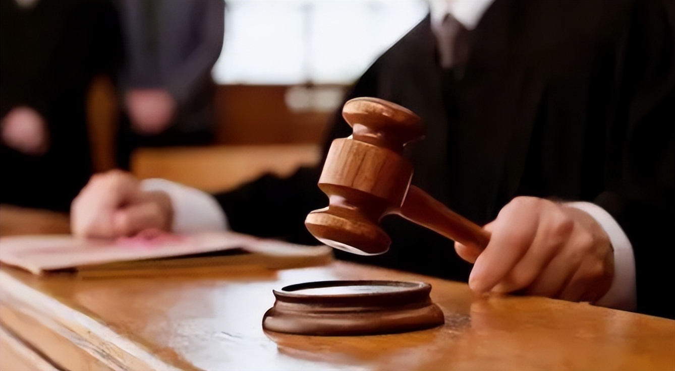 自己请的律师被对方收买了怎么办,怎么避免自己的律师被对方收买