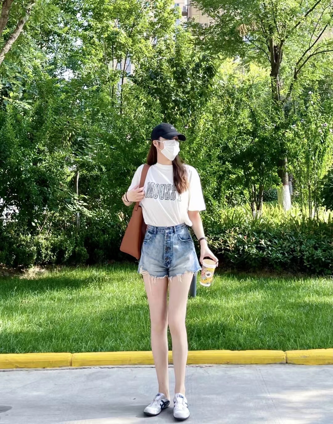 蓝色牛仔短裤女搭配,蓝色高腰牛仔铅笔裤