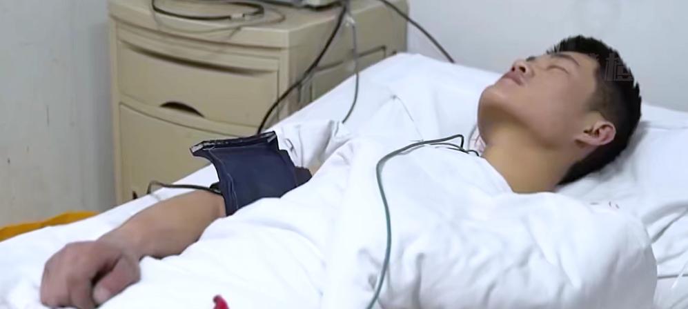 小伙喝下百草枯被医生抢救回来,29岁小伙喝下百草枯农药拒绝治疗