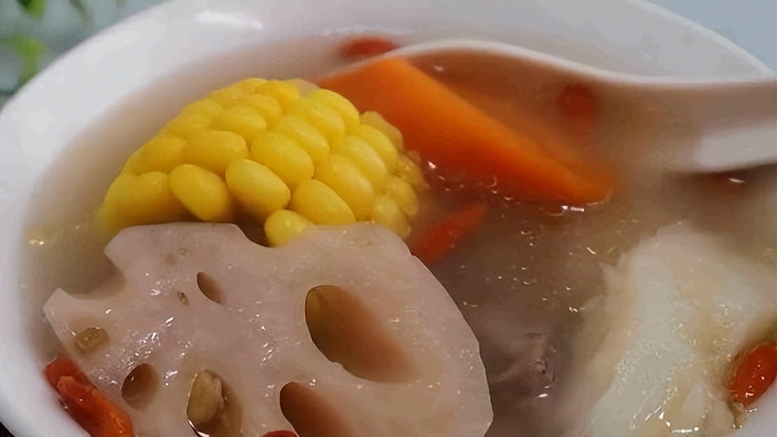 秋冬时节煲什么汤适合学生喝,春季煲什么汤最滋补广东人来支招