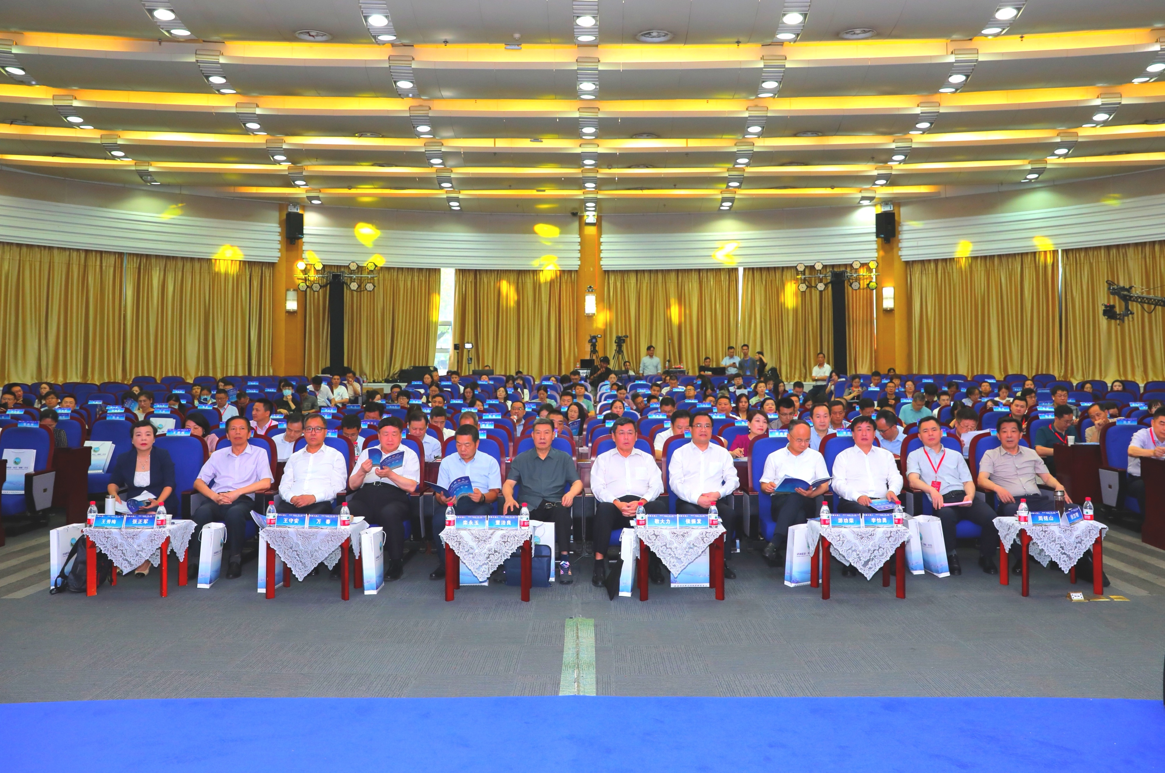 第九届法治社会•长江,国际论坛在汉隆重开幕专家学者献智献策助推中国式社会治理现代化
