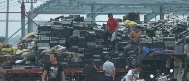 废旧物品提取大克重黄金,几台旧电脑可以提炼一克黄金